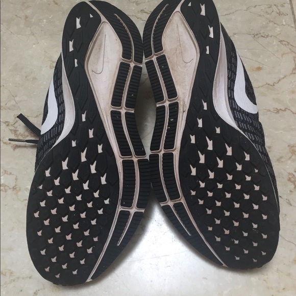 Men’s Nike Zoom Pegasus 35 Sneakers - Picture 4 of 4